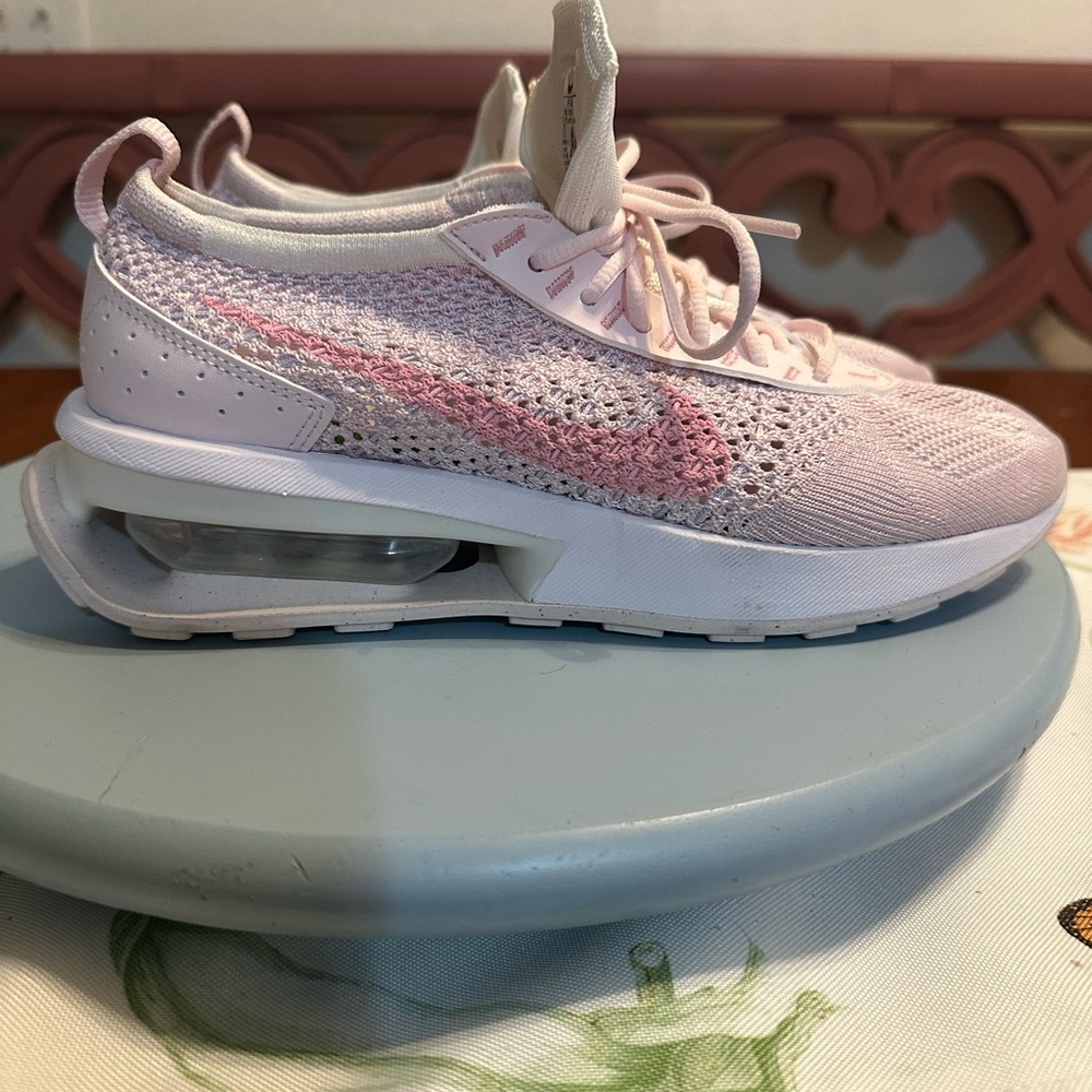 Nike Pink Athletic Running Shoes Breathable Design - Picture 4 of 10